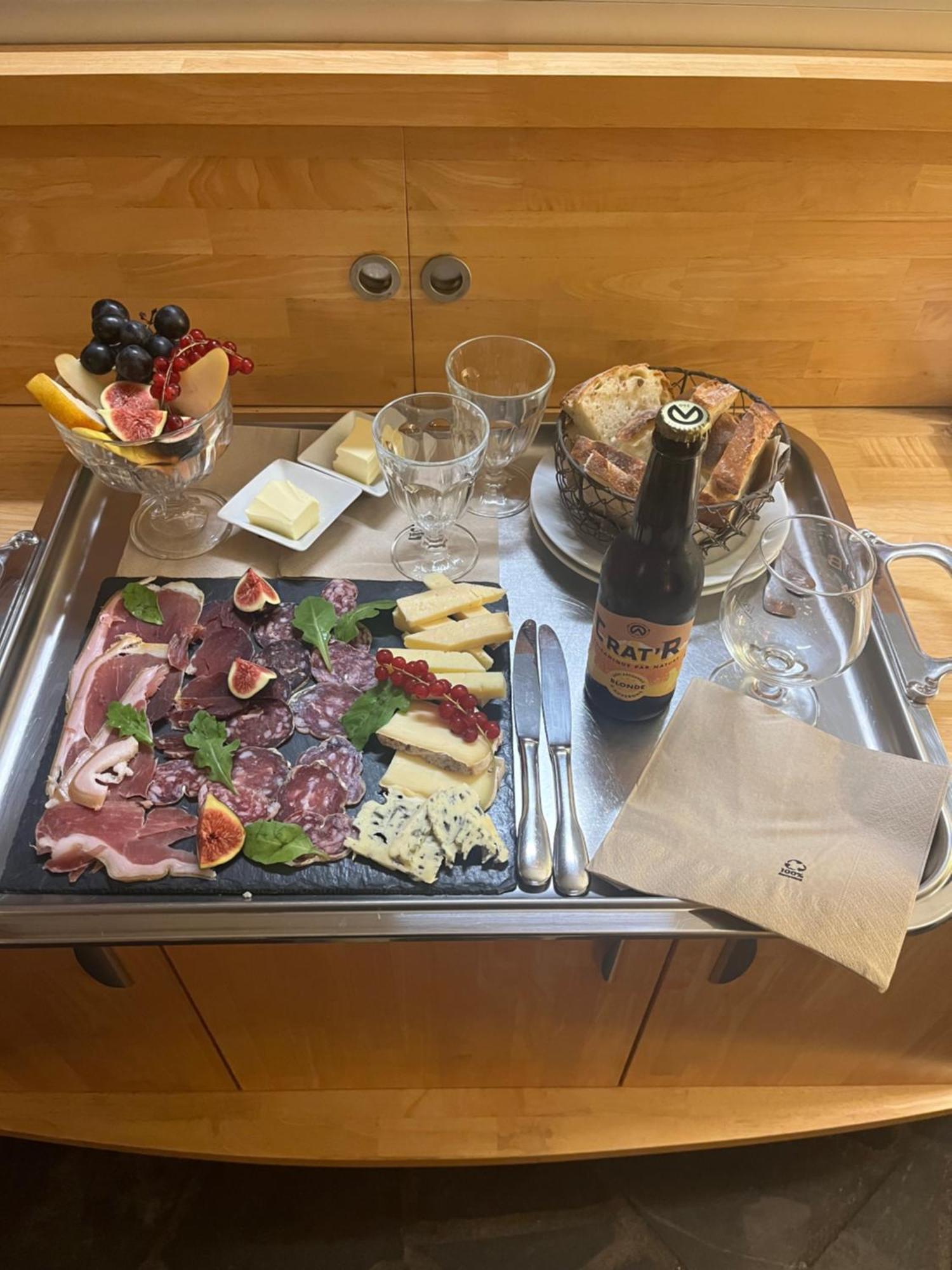 ホテル La Cour Carree Perrier エクステリア 写真